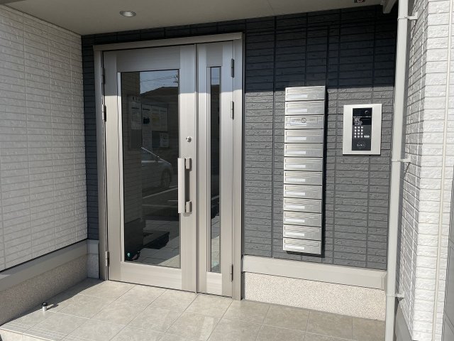 28/30 エントランス