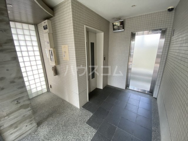 27/30 エントランス