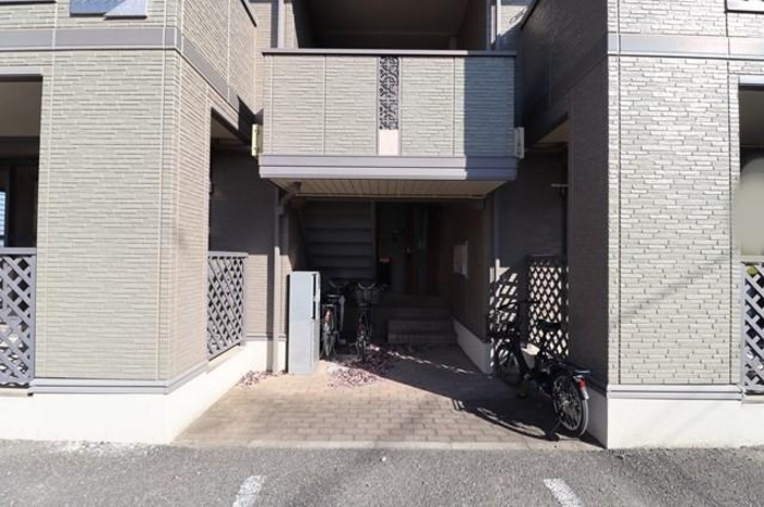 19/30 エントランス