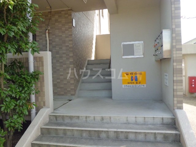 21/30 エントランス