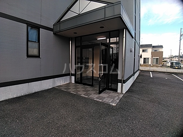 21/30 エントランス