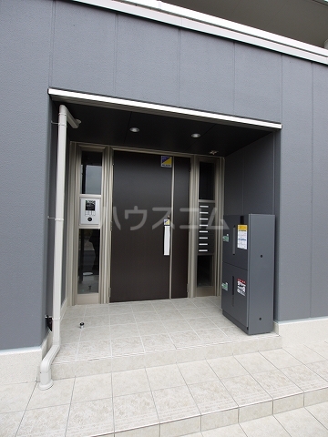 23/28 エントランス