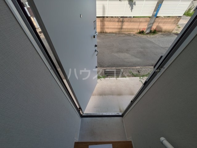 28/30 エントランス