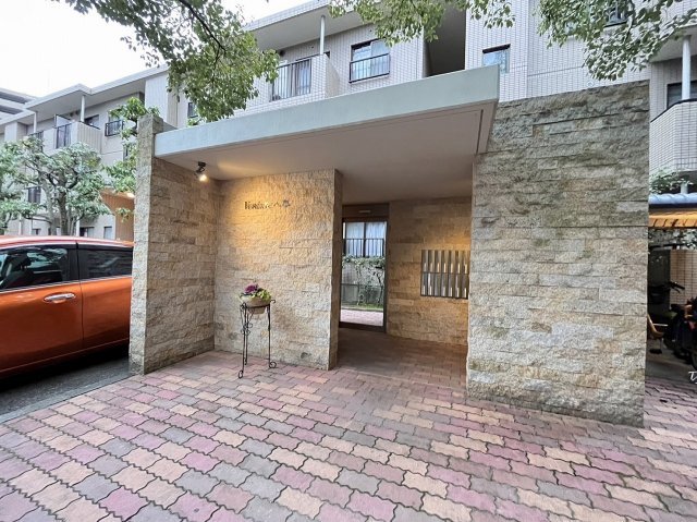 26/30 エントランス