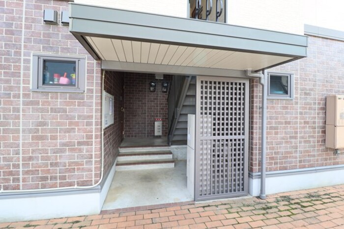 19/30 エントランス