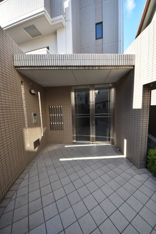 28/30 エントランス