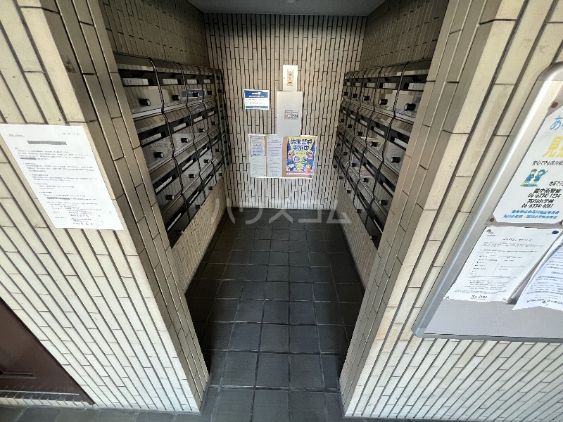 28/30 エントランス