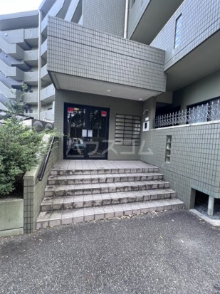 25/26 エントランス