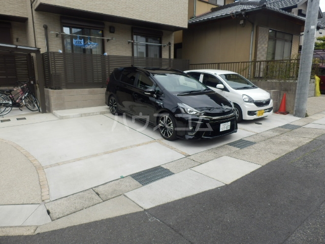 2/4 駐車場