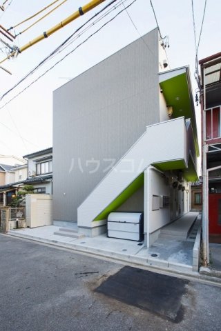22/26 エントランス