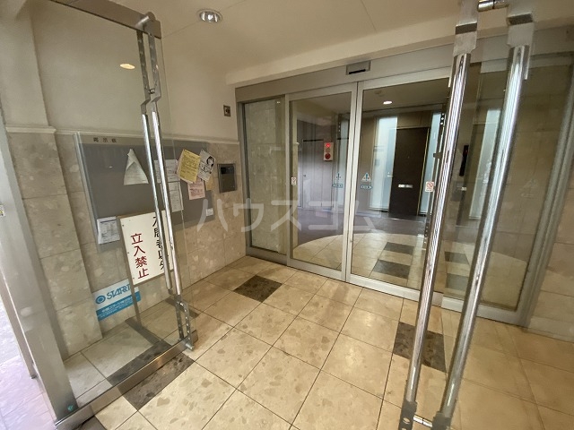 24/30 エントランス