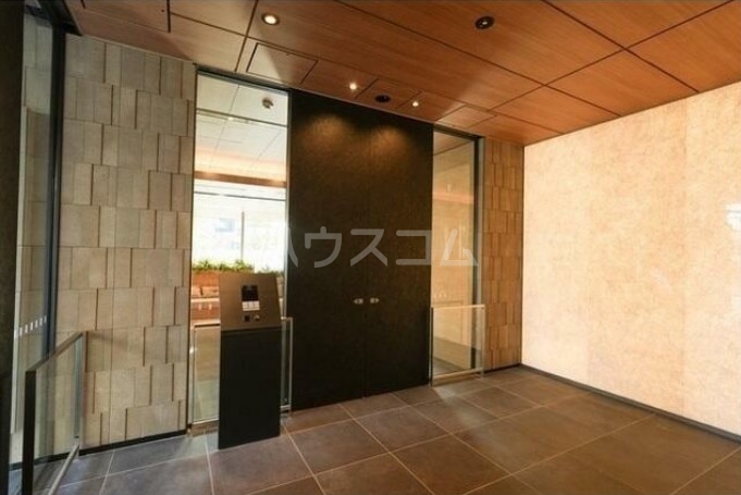 2/4 エントランス