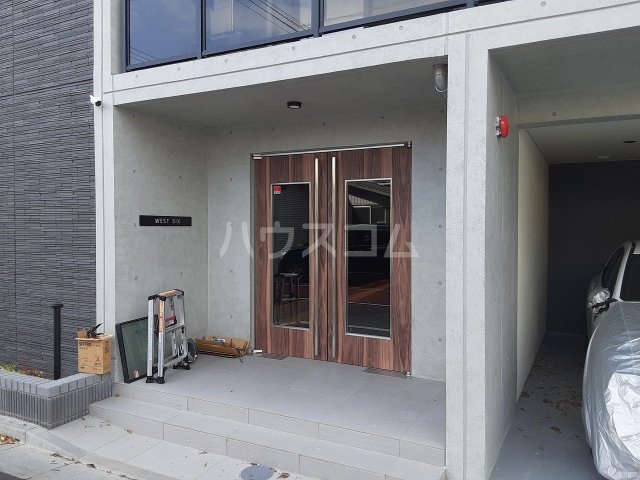 25/30 エントランス