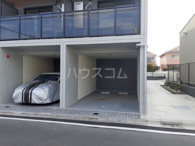 23/30 駐車場