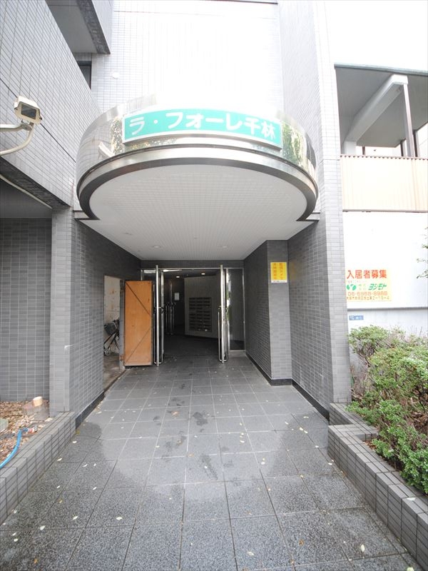 22/28 エントランス