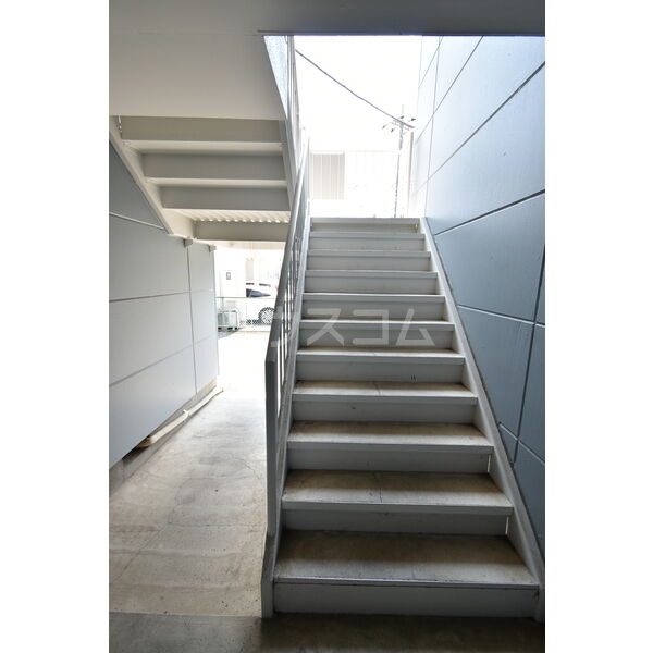 13/13 エントランス