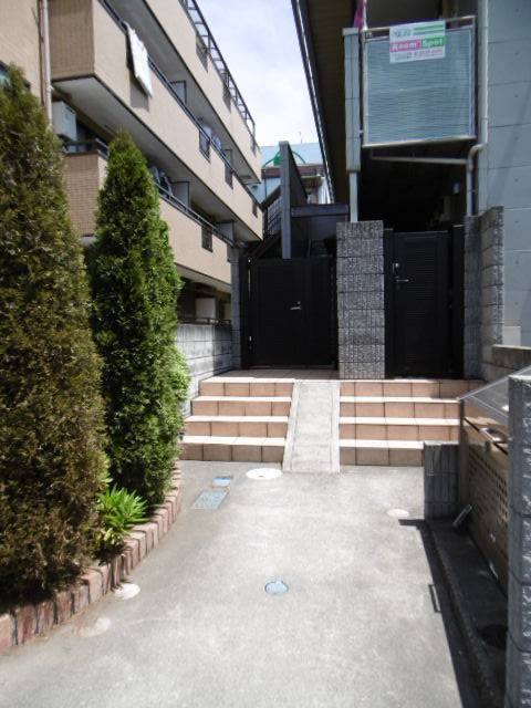 21/30 エントランス
