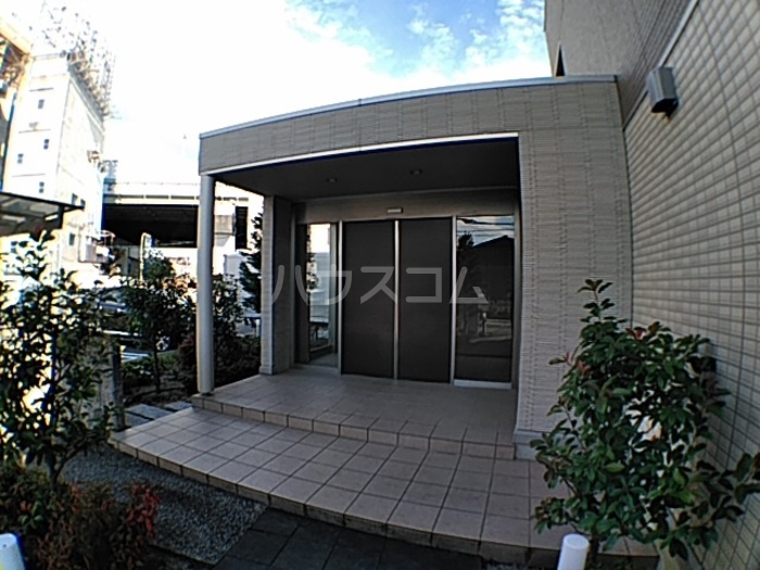 26/30 エントランス