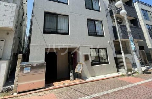 16/21 エントランス