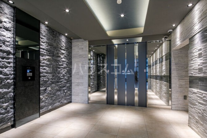 17/30 エントランス