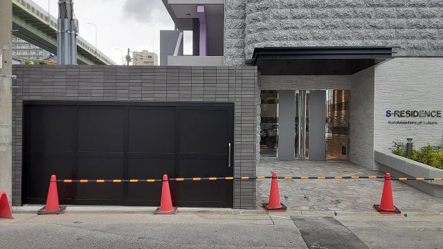 18/28 エントランス