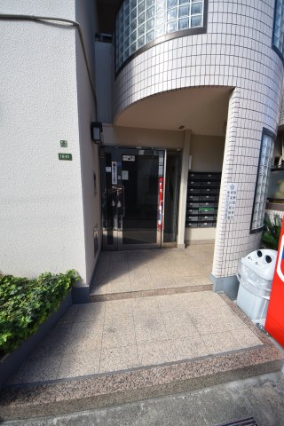 26/30 エントランス