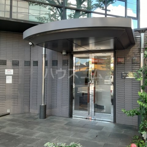 26/30 エントランス