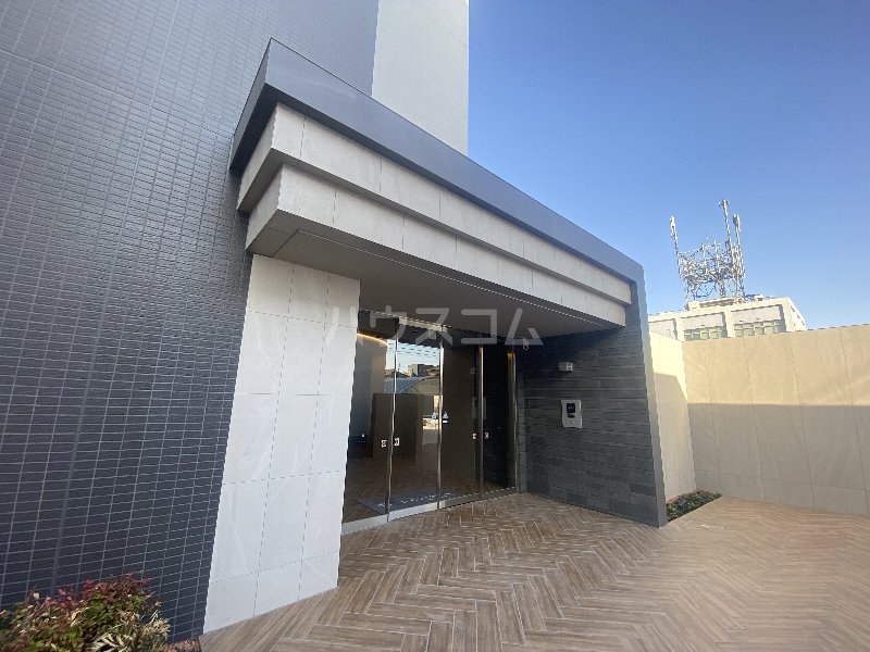 19/27 エントランス