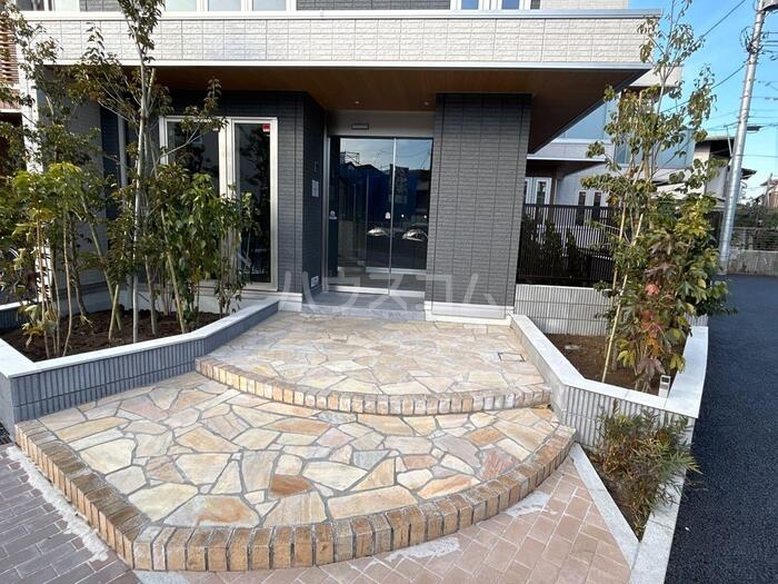 22/26 エントランス