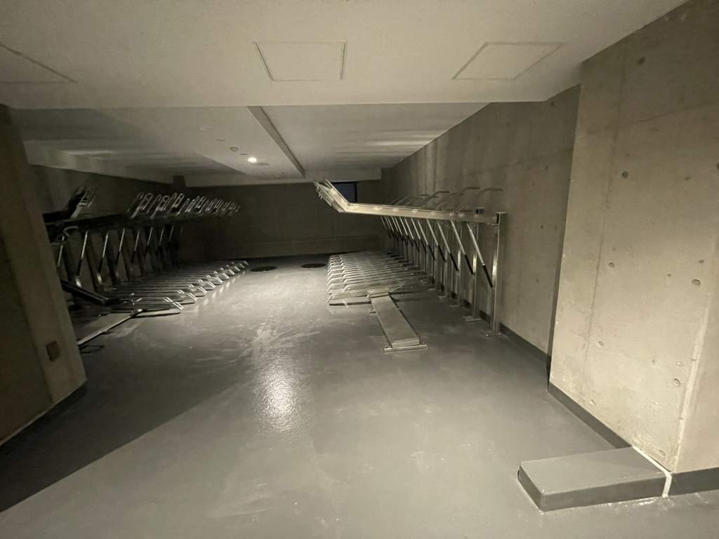 21/30 エントランス