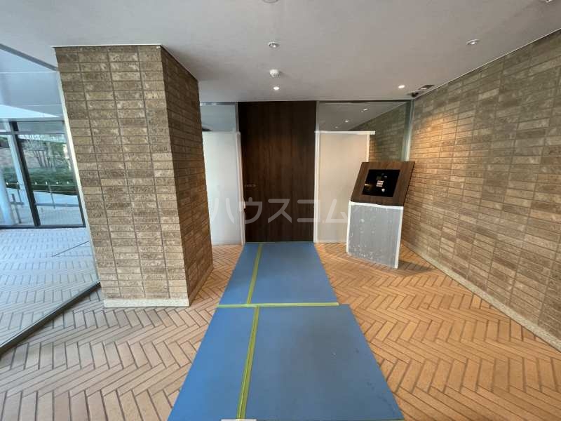 20/30 エントランス