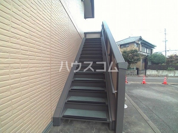27/30 エントランス