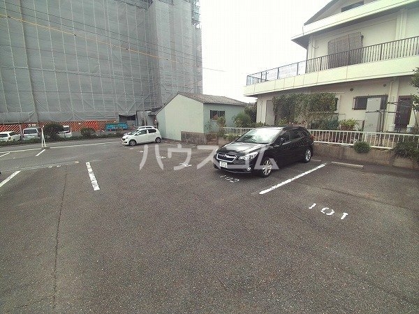 28/30 駐車場