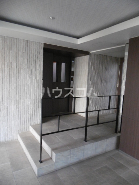 24/30 エントランス