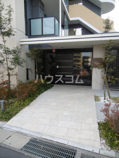 25/30 エントランス