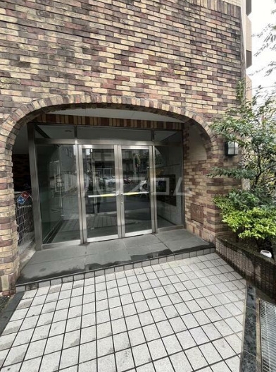 16/16 エントランス