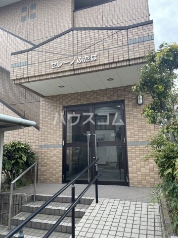 16/27 エントランス