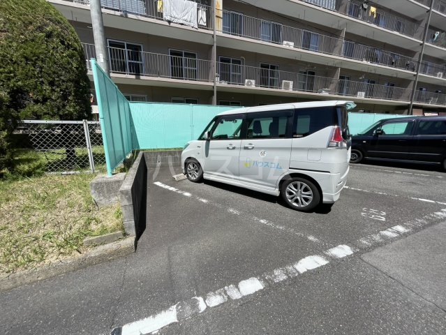 28/30 駐車場