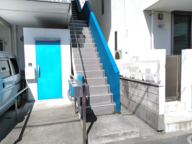 24/30 エントランス