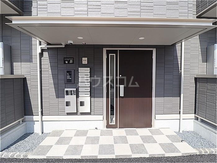 18/22 エントランス