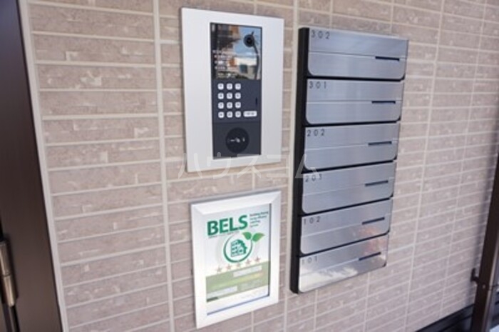 18/26 エントランス