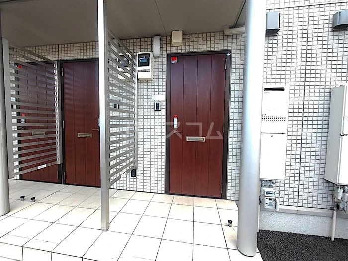 18/22 エントランス