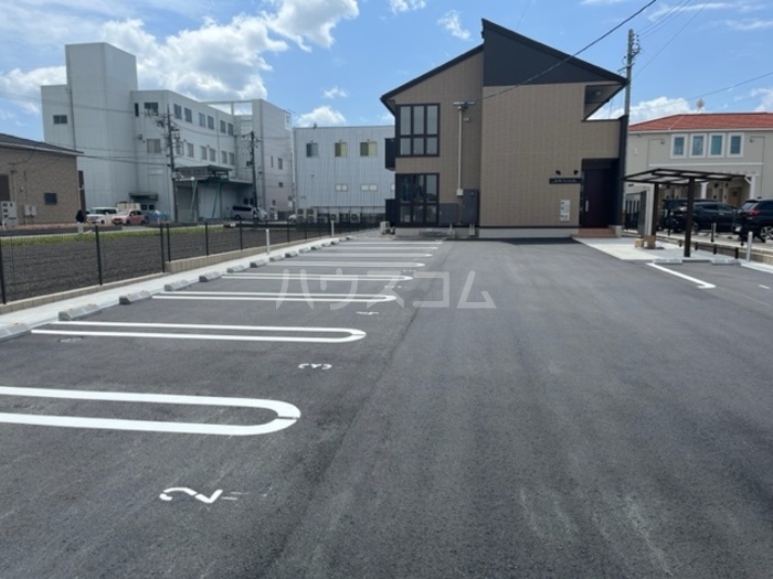 18/28 駐車場