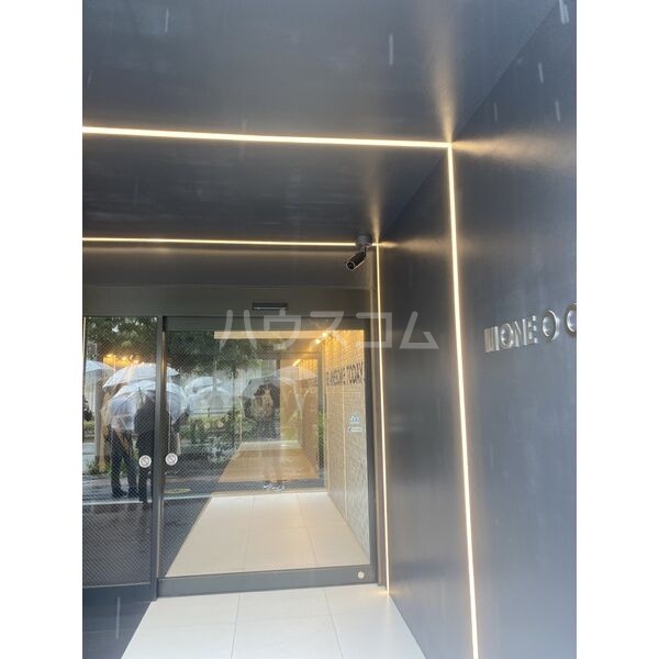 24/30 エントランス