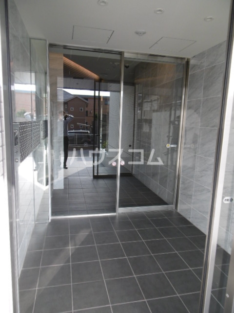 28/30 エントランス