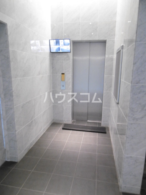 27/29 エントランス