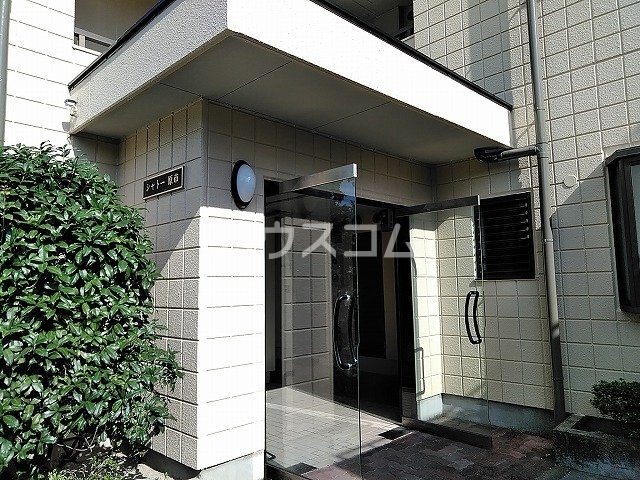 27/30 エントランス