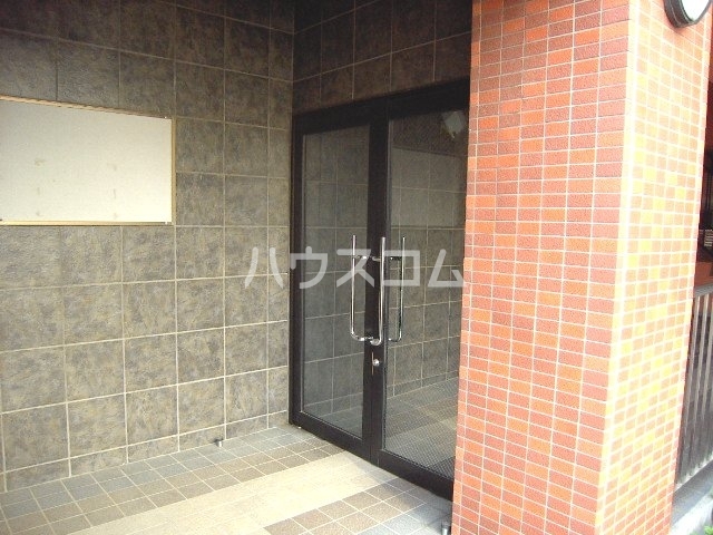 18/27 エントランス