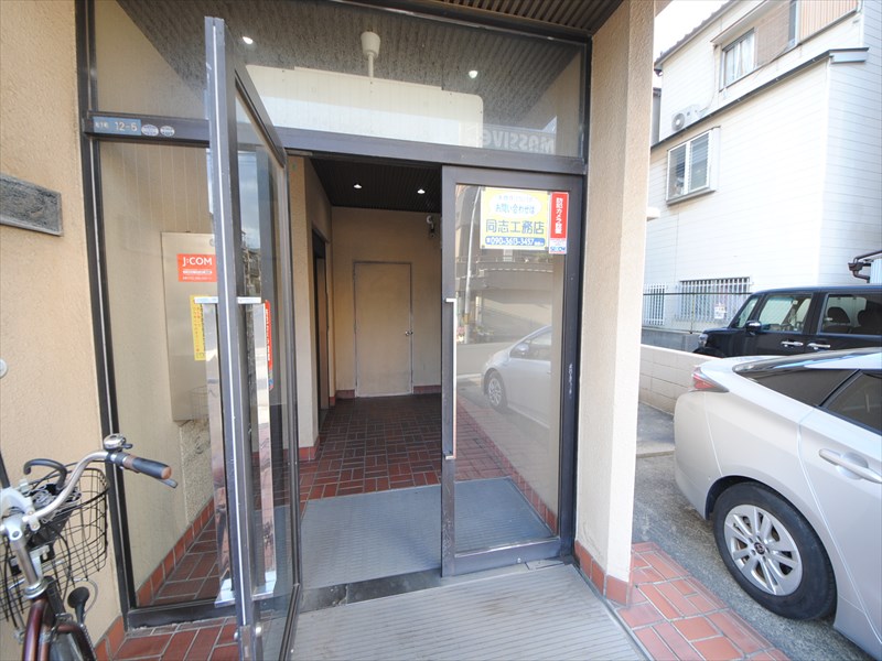 26/30 エントランス