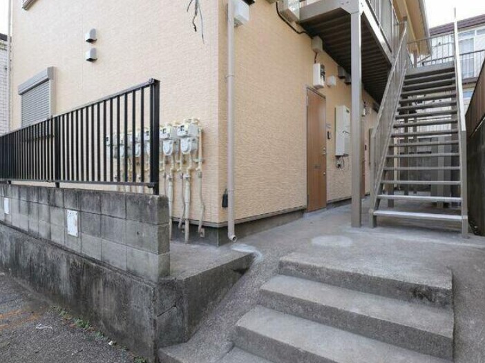 27/28 エントランス